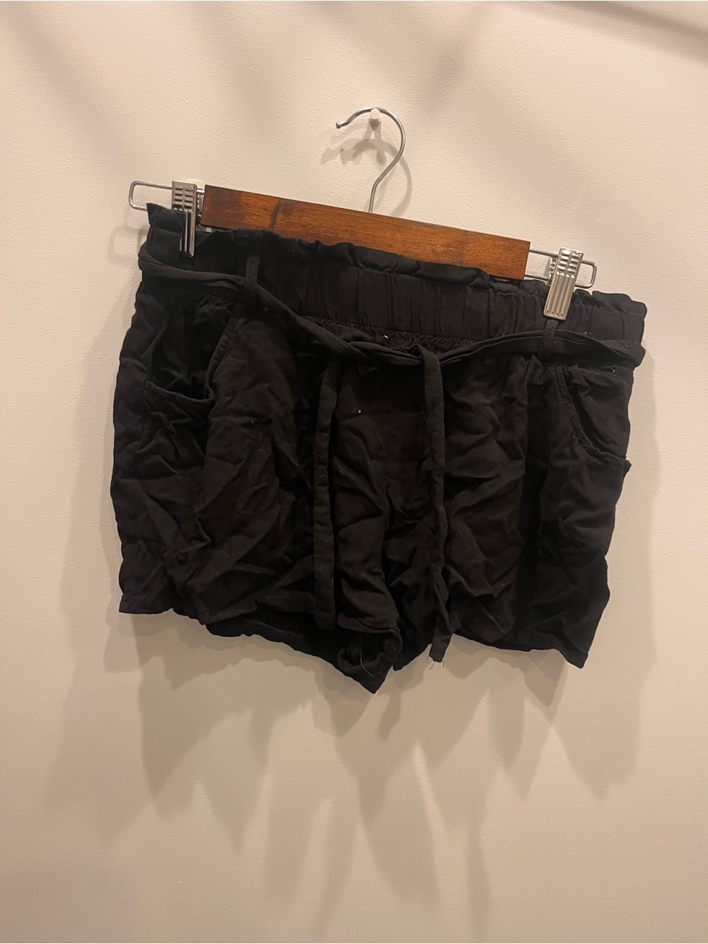 Sky and Sparrow Black Drawstring Relaxed Athletic Shorts